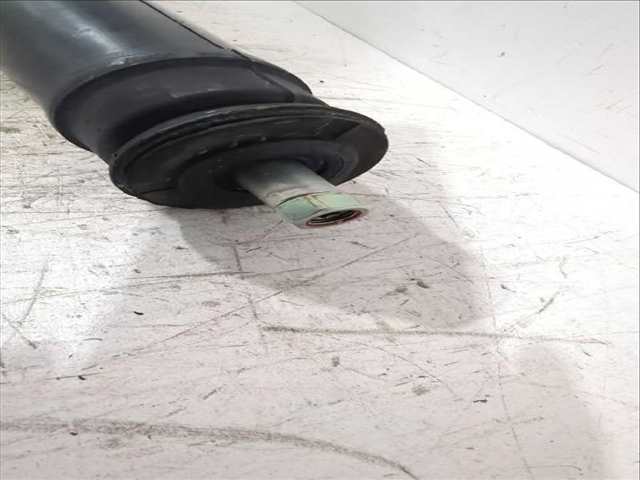 Foto 2ª: Amortiguador Trasero Izquierdo Toyota Auris 1.6 ZRE151_) 124CV [1ZR-FE] (2006)