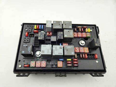 Foto 3ª: Caja Reles Fusibles Opel Astra EXCELLENCE 131CV 96KW [A17DTS] (2012)