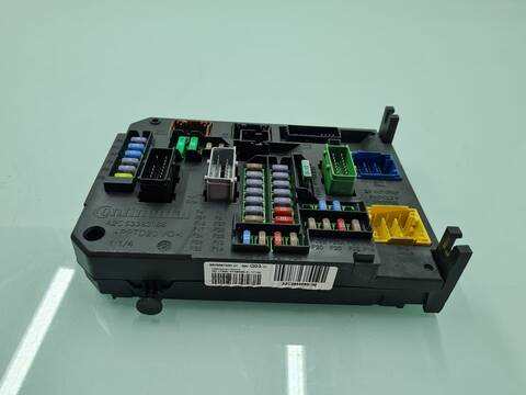 Foto 2ª: Caja Reles Fusibles Peugeot 308 ALLURE 120CV 88KW [BH01] (2017)
