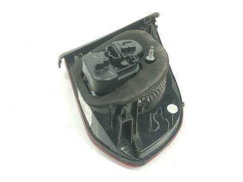 Foto 3ª: Piloto Trasero Derecho Volkswagen Golf 1.6 TDI DPF 105CV [CAYC] (2008)