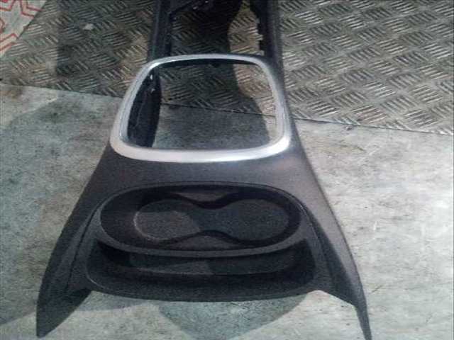 Foto 3ª: Consola Central Toyota Yaris HYBRID ACTIVE 101CV 74KW [1NZ] (2019)