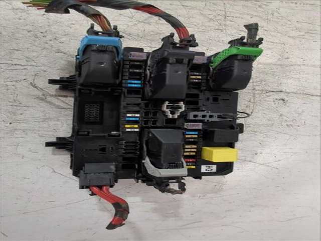 Caja Reles Fusibles Opel Zafira 1.9 CDTI M75) 120CV