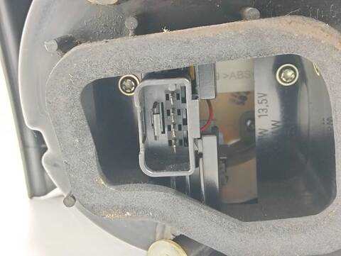 Foto 3ª: Piloto Trasero Izquierdo Volkswagen Golf 1.9 TDI 105CV (2005)