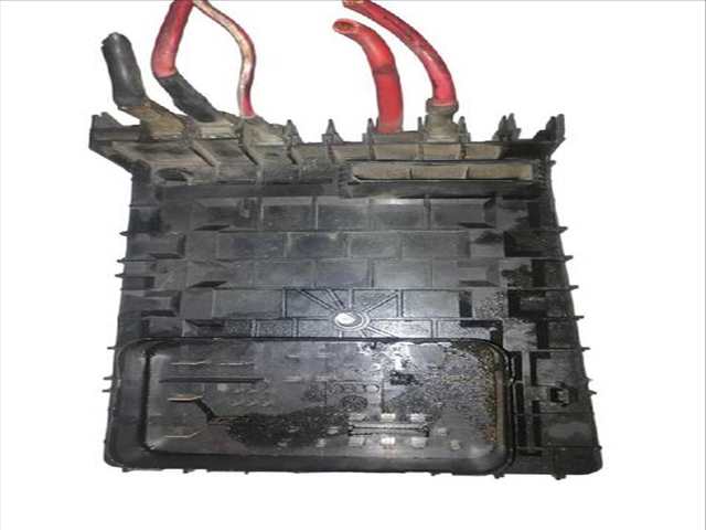 Foto 2ª: Caja Reles Fusibles Volkswagen Golf 1.6 TDI 105CV (2008)