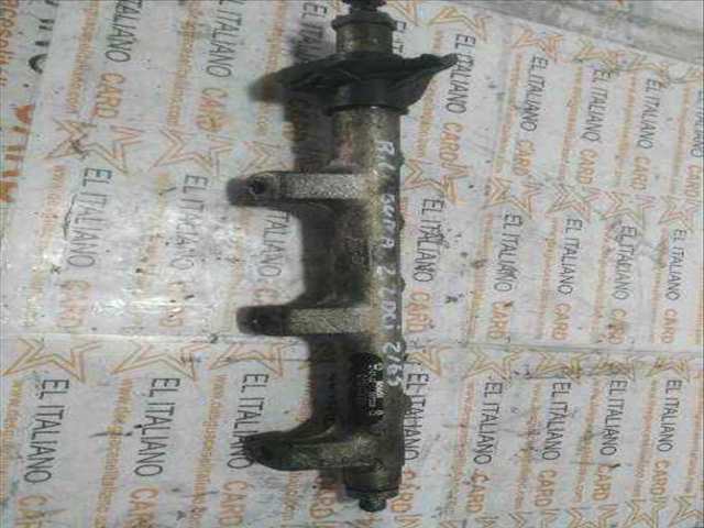 Foto 2ª: Rampa Inyectora Renault Laguna AUTHENTIQUE 150CV 110KW [G9TD7] (2002)