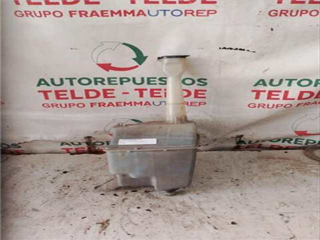 Deposito Limpiaparabrisas Toyota Hiace 2.4