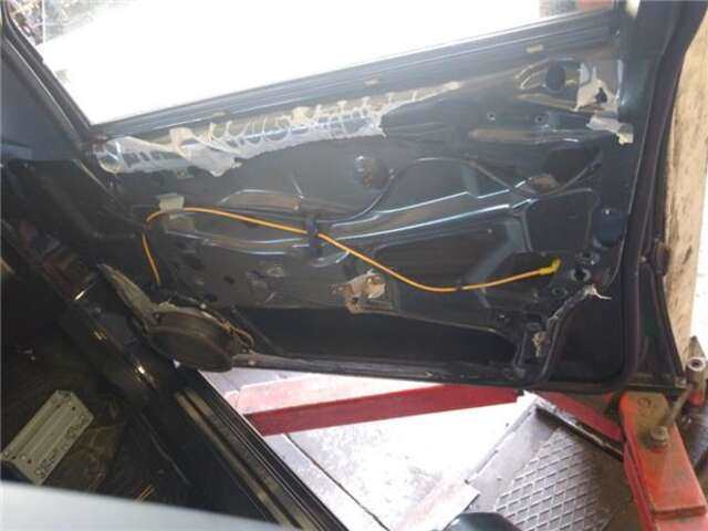 Foto 3ª: Puerta Delantera Derecha Mercedes Clase C 160 2.8 280 (202.028) [2.8 LTR. - 142 KW 24V CAT] [M 104.941]