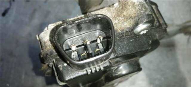 Foto 3ª: Motor Limpia Delantero Toyota Yaris 1.3 ACTIVE [1.3 LTR. - 74 KW 16V CAT] [1NRFE]