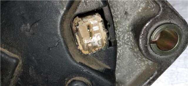 Foto 3ª: Alternador Renault Megane 1.9 DTI ALIZE [1.9 LTR. - 72 KW DTI DIESEL CAT] I CLASSIC (LA0)(1996-_) [F9QE7]
