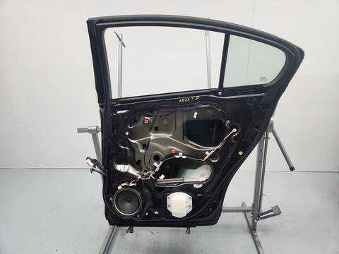 Foto 3ª: Puerta Trasera Derecha Toyota Avensis ACTIVE 150CV 110KW [2ADFHV] (2009)