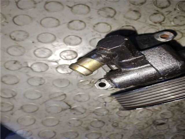 Foto 3ª: Bomba Servodireccion Ford Focus 1.8 AMBIENTE [1.8 LTR. - 66 KW TDDI TURBODIESEL CAT] [D-AG]