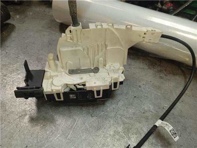 Cerradura Puerta Delantera Derecha Mercedes Sprinter 2.0 311/315/317/319 CDI RWD L2 (907.633) [2.0 LTR. - 110 KW CDI CAT]