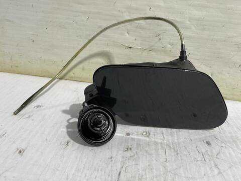 Foto 2ª: Tapa Exterior Combustible Volkswagen Golf COMFORTLINE BLUEMOTION AUT. 150CV (2013)