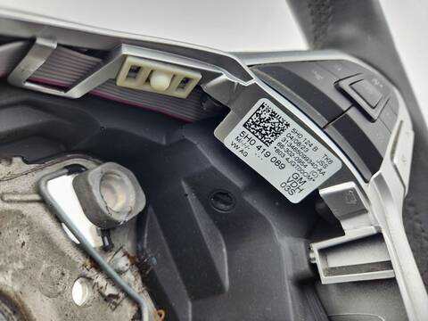Foto 3ª: Volante Volkswagen Golf LIFE 116CV 85KW [DTRD] (2023)
