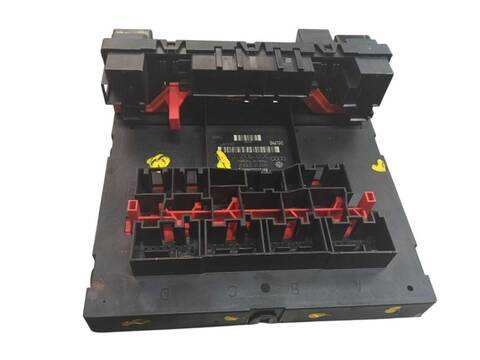 Foto 2ª: Caja Reles Fusibles Volkswagen Golf 1.9 TDI (2003)