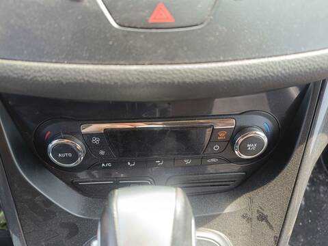 Mando Climatizador Ford Kuga UFMA AUT.
