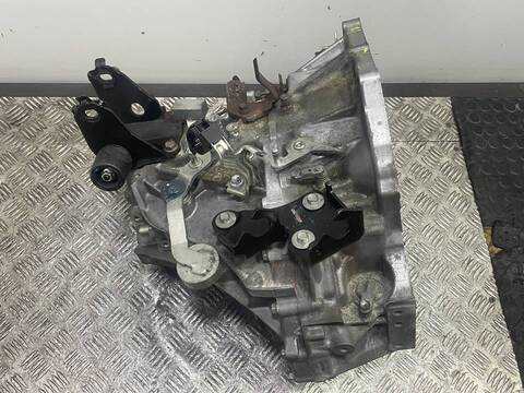 Foto 3ª: Caja Cambios Toyota Yaris 1NR (2014)