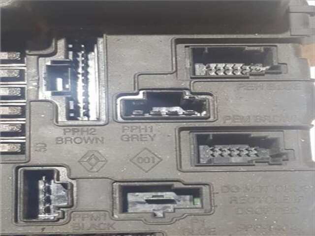 Foto 2ª: Caja Reles Fusibles Renault Megane 1.9 CONFORT AUTHENTIQUE [1.9 LTR. - 88 KW DCI DIESEL] II BERLINA 5P (10.2002-_) [F9Q B8]