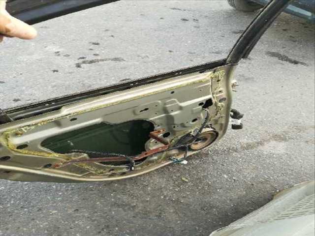 Foto 3ª: Puerta Trasera Izquierda Nissan Primera ACENTA BERLINA 120CV 88KW (2003)