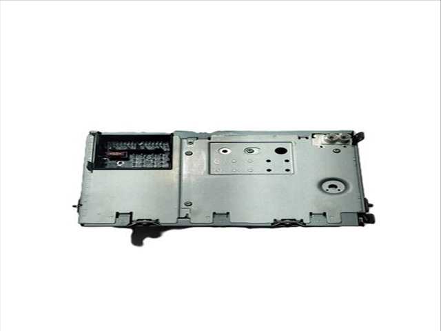 Foto 3ª: Sistema Audio Radio CD Volkswagen Touran ADVANCE 1 TDI DPF 105CV (2010)