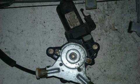 Foto 2ª: Elevalunas Eléctrico Delantero Izquierdo Hyundai Coupe 1.6 16V CAT COUPE 105CV 77KW [G4ED] (2004)