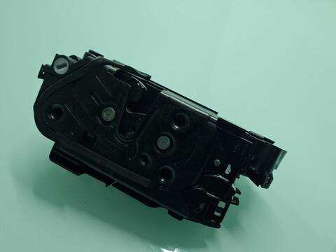 Foto 3ª: Cerradura Puerta Trasera Izquierda Volkswagen Tiguan SPORT BMT 150CV 110KW [DFGA] (2020)