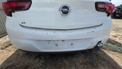 Paragolpes Trasero Opel Astra B10XFL BERLINA