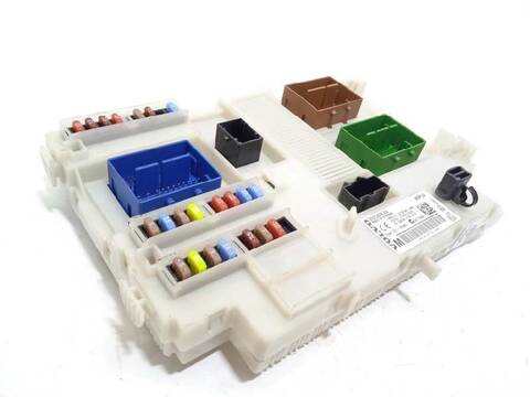 Foto 2ª: Caja Reles Fusibles Volvo V60 2.0 DIESEL CAT 120CV 88KW [D4204T20] (2016)