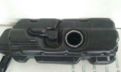 Foto 2ª: Deposito de Combustible Mercedes Vito 88CV 65KW (2014)