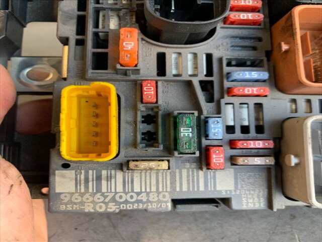 Foto 2ª: Caja Reles Fusibles Citroen C4 1.600 HDI90CV/66KW [9HX] (2010)