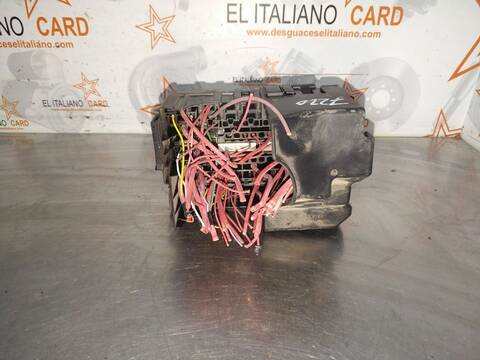 Foto 3ª: Caja Reles Fusibles Renault Laguna EMOTION PLUS COUPE 150CV 110KW [M9RA8] (2010)