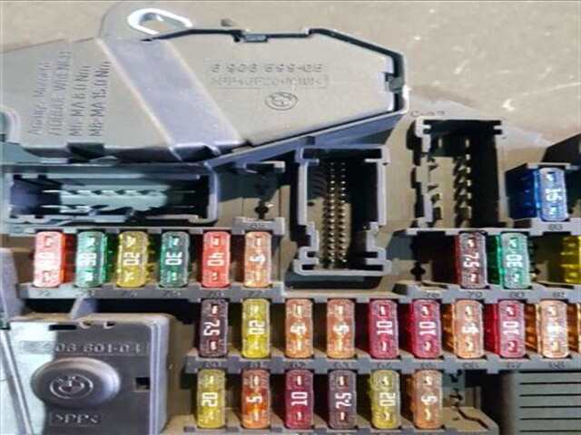 Foto 2ª: Caja Reles Fusibles Bmw Serie 5 518 3.0 530I [3.0 LTR. - 170 KW 24V CAT] [M54 306 S3]