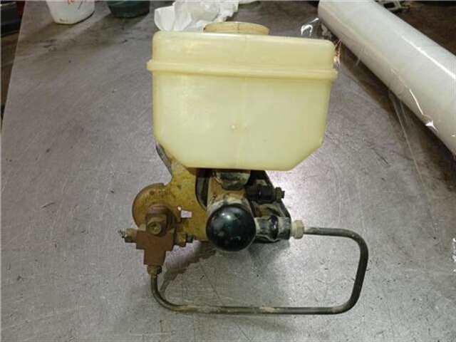 Foto 2ª: Bomba Freno Nissan Cabstar CABSTAR 35.XX CABINA SIMPLE [2.5 LTR. - 96 KW DIESEL]