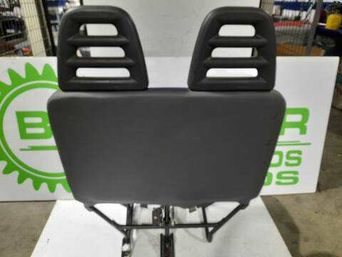 Foto 3ª: Asiento Delantero Derecho Iveco Daily 3.0 DIESEL 146CV 107KW CAJA CERRADA [D/ F1CE0481FA] (2007)