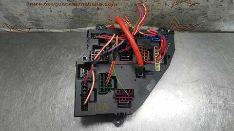 Foto 3ª: Caja Reles Fusibles Bmw Serie 5 518 520 D 184CV 135KW [N47D20C] (2015)