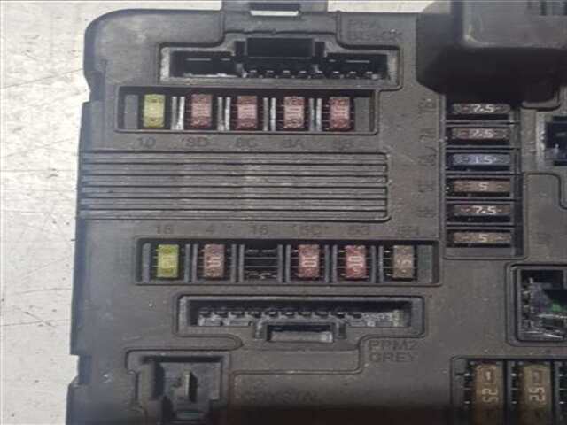 Foto 3ª: Caja Reles Fusibles Renault Megane 1.9 CONFORT AUTHENTIQUE [1.9 LTR. - 88 KW DCI DIESEL] II BERLINA 5P (10.2002-_) [F9Q B8]