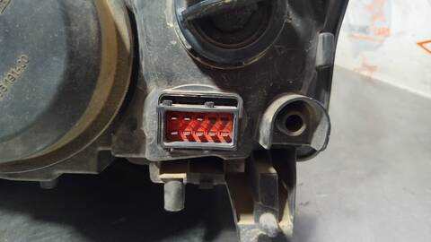 Foto 4ª: Faro Derecho Saab 9-3 2.2 TID LINEAR BERLINA 125CV 92KW [D223L] (2002)