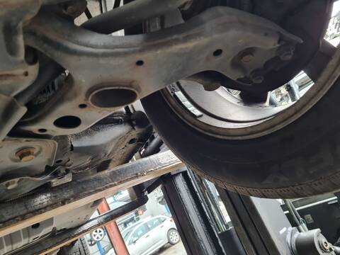 Brazo Suspension Delantero Izquierdo Toyota Rav4 LUNA 136CV 100KW