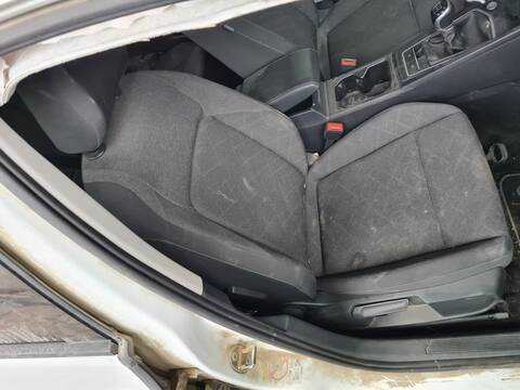 Foto 2ª: Asientos Traseros Volkswagen Golf LIFE 116CV 85KW [DTRD] (2023)