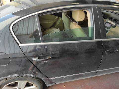 Puerta Trasera Derecha Volkswagen Passat BMP BERLINA