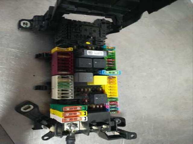 Foto 2ª: Caja Reles Fusibles Mercedes Clase A 140 A 180 CDI BLUEEFFICIENCY 176.012) 109CV 80KW [K9K] (2016)