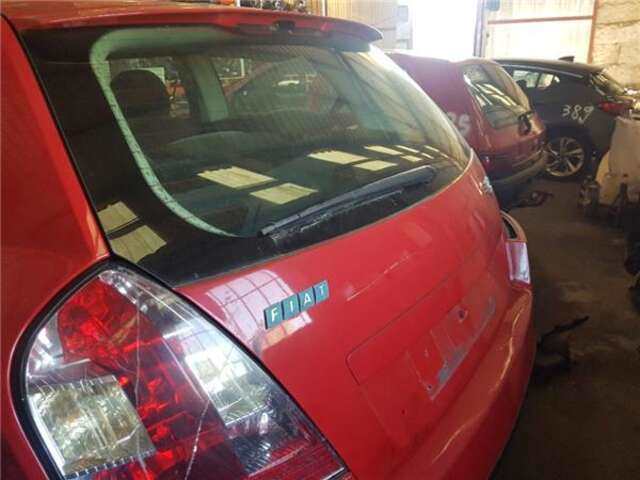 Foto 3ª: Portón Fiat Stilo 1.6 16V (192_XB1A) [182 B6.000]