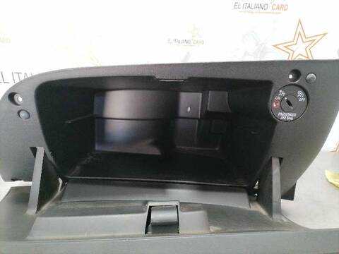 Foto 3ª: Guantera Opel Corsa EXPRESSION 75CV 55KW [B14XER] (2017)