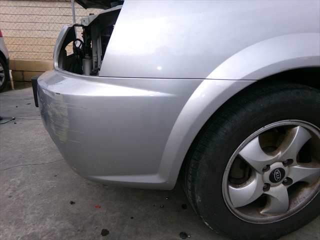 Foto 3ª: Paragolpes Delantero Kia Carens 2.0 CRDI 2003-2006 [D4EA] (2004)