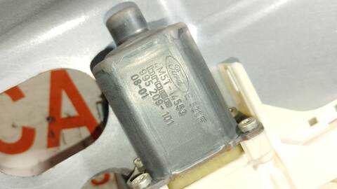 Foto 3ª: Elevalunas Eléctrico Delantero Derecho Ford Focus TREND 116CV 85KW [KKDA] (2008)