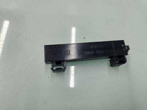 Foto 2ª: Antena Volkswagen Crafter 35 FURGON BM TN FWD 140CV 103KW [DNAE] (2024)
