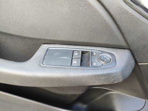 Botonera Elevalunas Renault Clio H4D470