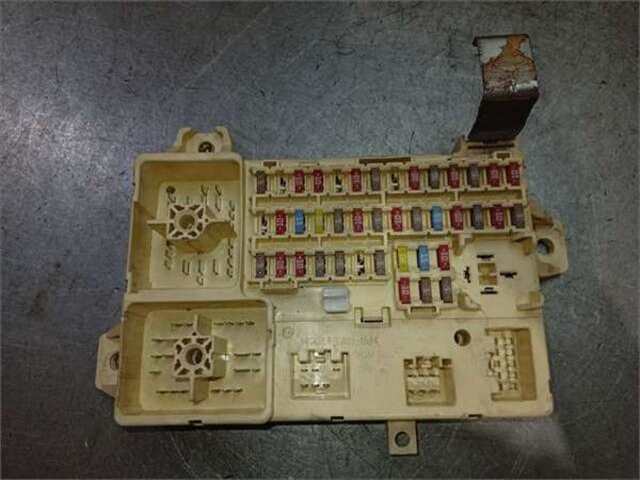 Foto 3ª: Caja Reles Fusibles Jaguar S Type 2.7 V6 DIESEL CLASSIC [2.7 LTR. - 152 KW V6 DIESEL CAT] (2002 _)