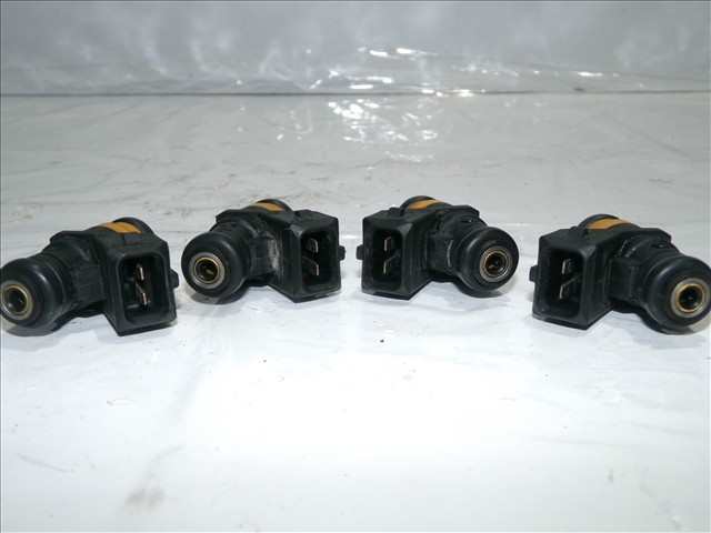 Foto 4ª: Inyectores Renault Megane 1.6 G COUPE 1999-2002 [K4MA7] (2001)