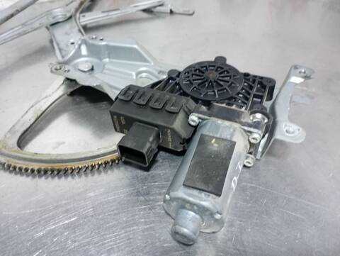 Foto 3ª: Elevalunas Eléctrico Delantero Izquierdo Opel Zafira COSMO 125CV 92KW [A17DTR] (2011)